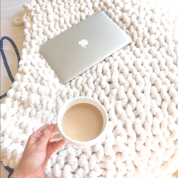 Thick knit blanket - Picture 1 of 4